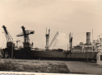 EO977