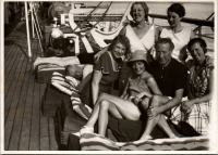 LIV19044